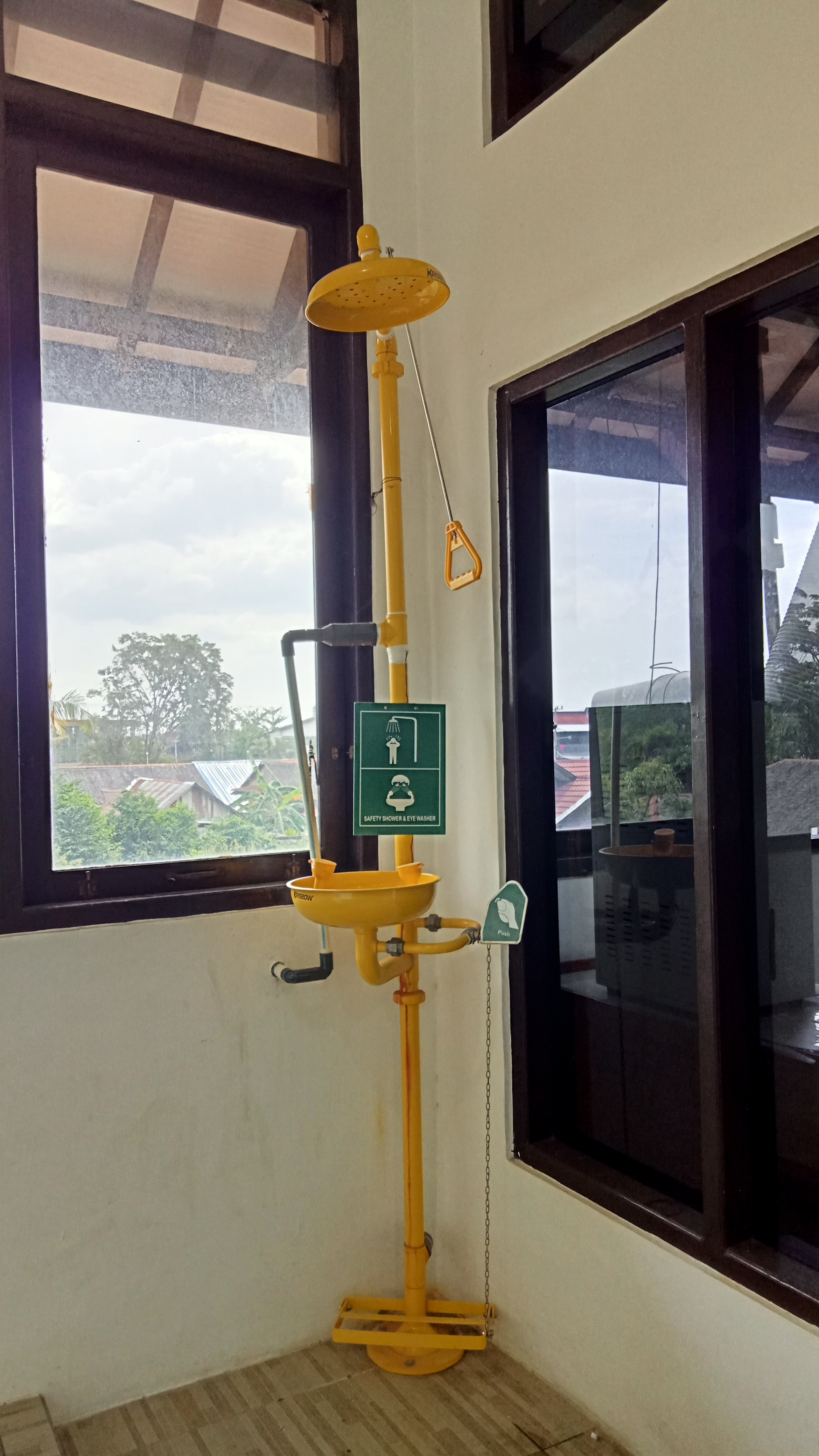 EYE FACE SAFETY SHOWER Image